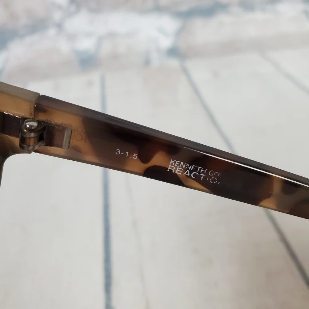 Kenneth Cole Reaction Brown Tortoise Shell Sunglasses - Picture 9 of 14